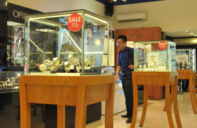 Đồng hồ của các hãng nổi tiếng trên thế giới luôn thu hút sự quan tâm của những người đam mê sưu tập đồng hồ. Ảnh: Nguyễn Đăng