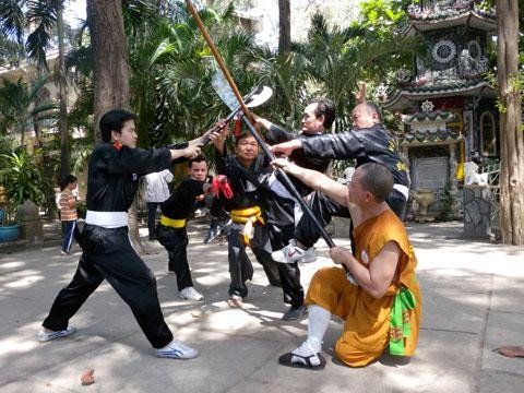 Luyện tập Võ cổ truyền dân tộc.