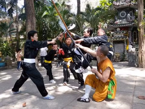 Luyện tập Võ cổ truyền dân tộc.