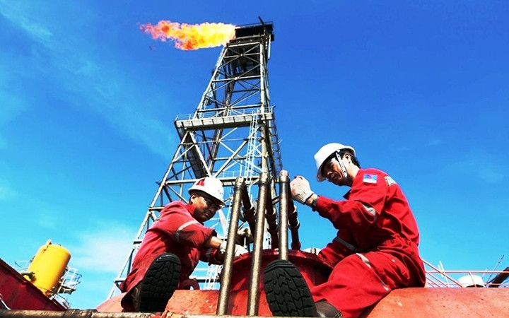 Ca làm việc của công nhân trên giàn khoan mỏ Đại Hùng.