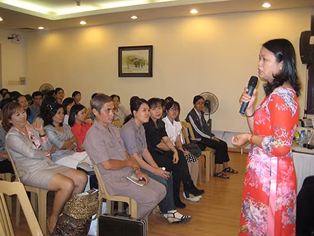 Một buổi tư vấn cách giữ hôn nhân bền vững, tránh bạo lực gia đình tại Nhà văn hóa Phụ nữ TP Hồ Chí Minh.