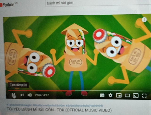 Ca khúc Tôi yêu Bánh mì Sài Gòn đang thu hút người xem.