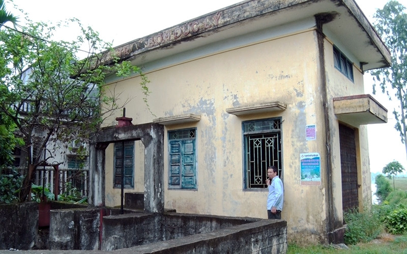 Trạm bơm xã Ðức Lý nằm trong khu dự án được đầu tư song không được sử dụng, đang dần xuống cấp.