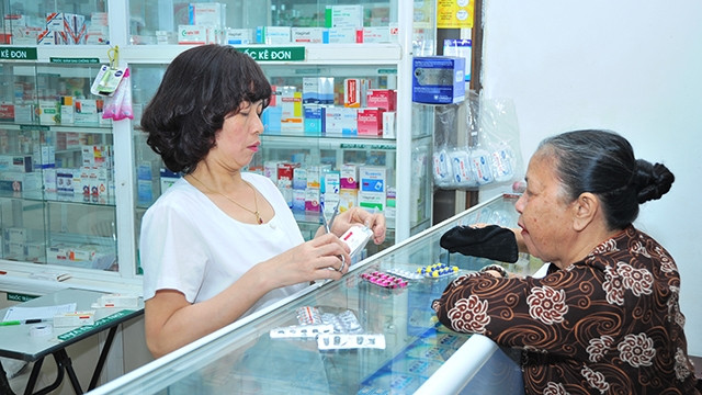 Thói quen mua thuốc không đơn cần phải loại bỏ. Ảnh: HẢI NAM