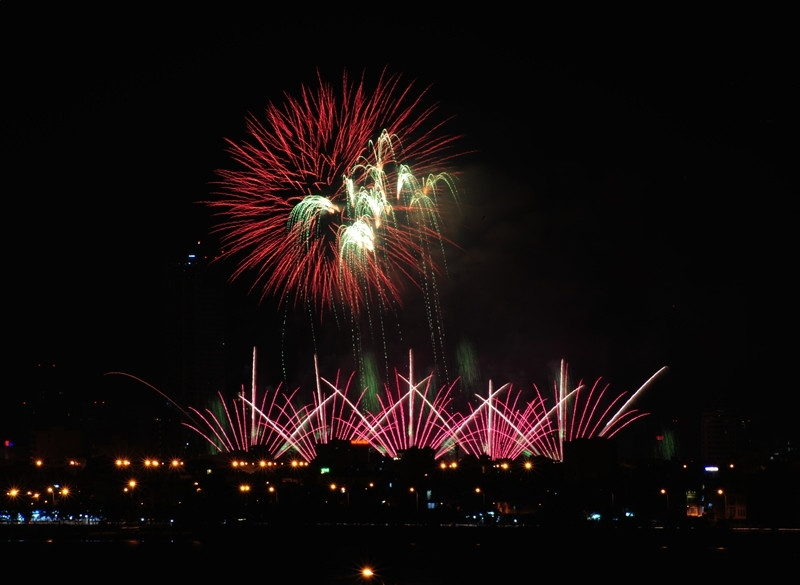 Phần trình diễn ấn tượng của đội pháo hoa đến từ nước Italia.