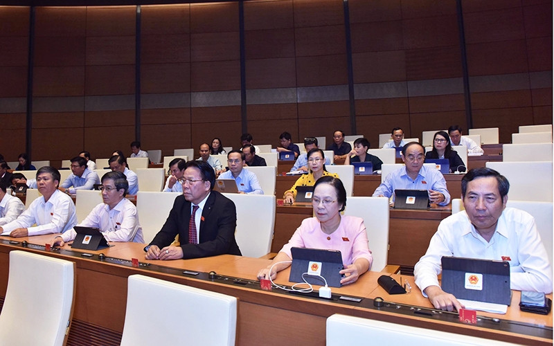 Đoàn đại biểu Quốc hội TP Hải Phòng tham gia biểu quyết, chiều 12-11.