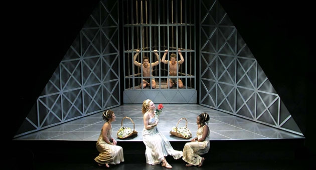 Trích đoạn của vở kịch trình diễn tại Chicago.