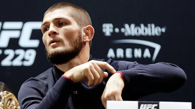 Khabib Nurmagomedov nhận nhiều chỉ trích vì hành động điên rồ