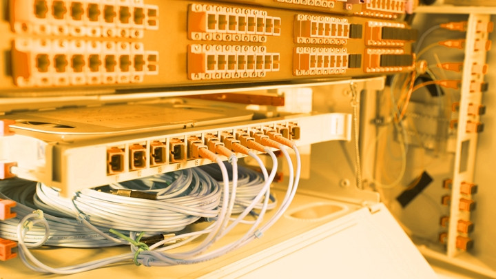 Ảo hóa chức năng mạng NFV sẽ giảm kết nối vật lý và tăng năng lực mạng.