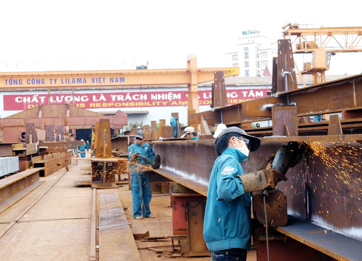 Chế tạo dầm thép nhà máy nhiệt điện tại Công ty CP Lisemco (Tổng công ty lắp máy Việt Nam). 