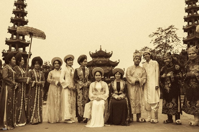 Kỷ yếu ông hoàng, bà chúa của học sinh Hải Dương.