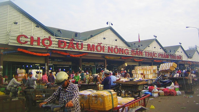 Một ngày ở chợ đầu mối