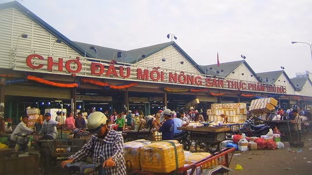 Một ngày ở chợ đầu mối