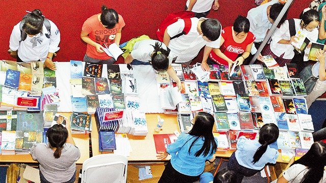Số đầu sách trên thị trường tăng nhưng lượng phát hành ngày càng giảm sút. Ảnh: Đức Anh