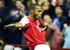 Henry là cầu thủ Pháp hay nhất từng thi đấu ở Anh?