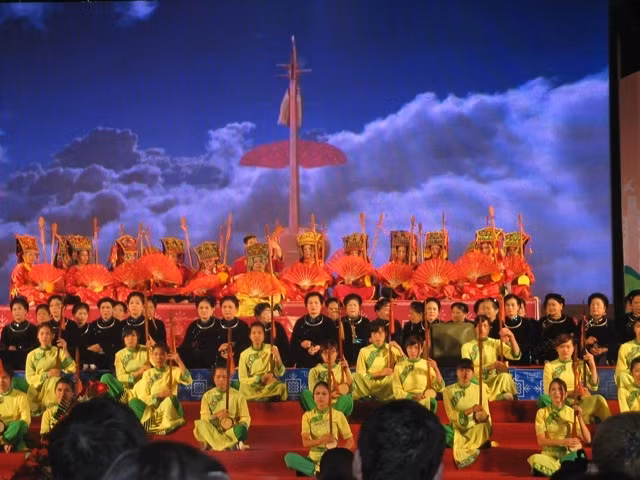 Các màn biểu diễn trong Lễ hội Lẩu then và Khao sluông của bà con dân tộc Tày, Nùng ở Lạng Sơn.