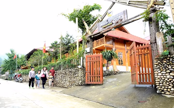 Làng du lịch cộng đồng người H’Mông đen Hòa Sử Pán 1, xã Mường Hoa, thị xã Sa Pa (Lào Cai).