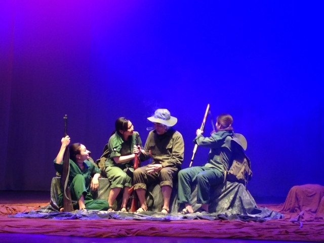 Một cảnh trong vở diễn của Nhà hát kịch Quân đội biểu diễn tại Liên bang Nga.