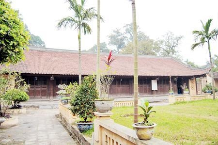 Vẻ đẹp cổ kính của đình làng Ðông Ngạc.