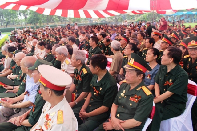 Gần 1.000 người tham dự Lễ tưởng niệm "Binh đoàn bất tử" tại Trung tâm Bảo tồn Di sản Thăng Long, Hà Nội.