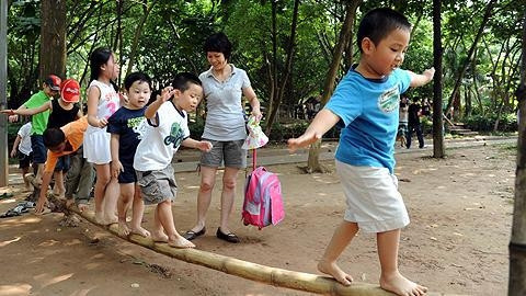 Dạy con bằng trách nhiệm và tình thương của cha mẹ là một nghệ thuật.