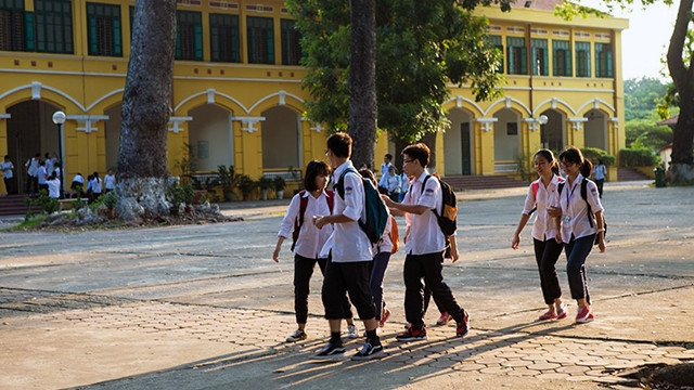 Học sinh Trường THPT Chu Văn An (Tây Hồ, Hà Nội) sau giờ tan học. Ảnh: MINH SƠN