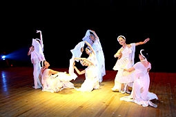 Những điệu múa đậm đà bản sắc dân tộc