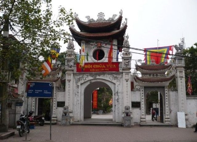 Tam quan chùa Vua trên phố Thịnh Yên. (Ảnh: vanhien.vn)