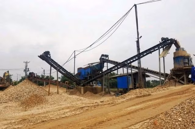 Máy làm cát nhân tạo của ông Trần Văn Đô góp phần hạn chế nạn “cát tặc”.