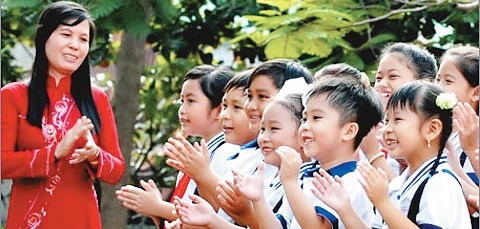 Thầy, cô giáo có vai trò quan trọng trong sự nghiệp “trồng người” của đất nước. Ảnh: TL