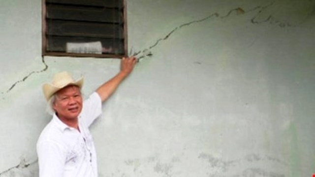 Trận động đất vào tháng 5-2014 làm nứt nẻ nhà dân ở huyện A Lưới. (Ảnh: Viện Vật lý Địa cầu).