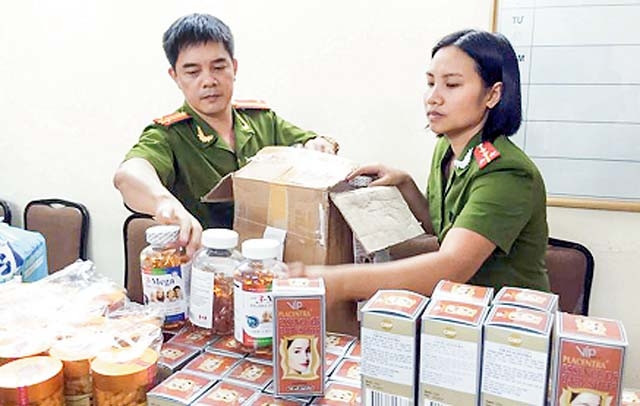 Công an TP Hà Nội phát hiện, thu giữ thực phẩm chức năng kém chất lượng tại Công ty TNHH Đầu tư và Phát triển y tế và hóa chất VQTech.