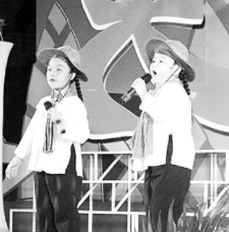 Một tiết mục ca nhạc của thiếu nhi trong liên hoan Tiếng hát Ðội ta.