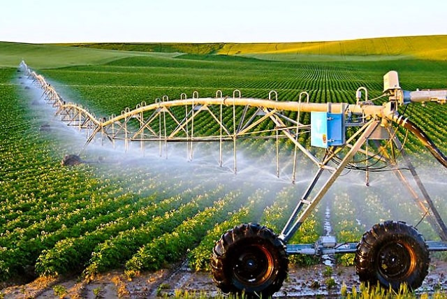 Hệ thống tưới tiêu công nghệ cao trên các cánh đồng tại "quốc gia khởi nghiệp" Israel.