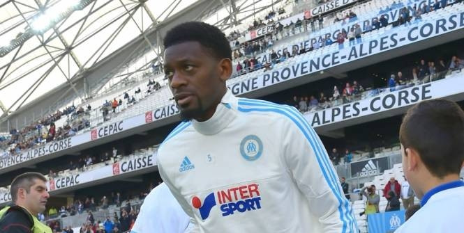 Tiền vệ Abou Diaby vào sân thay cho Thauvin cũng không thể giúp Marseille tránh một trận thua đậm trước Rennes. 