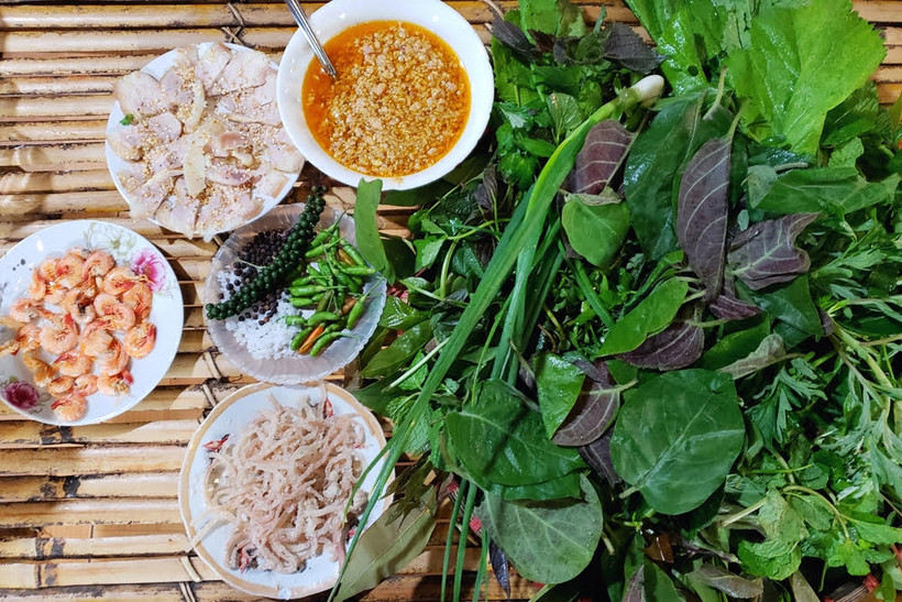 Người ta nói rằng, chưa được thưởng thức gỏi lá tức là bạn chưa được coi là đã đến Kon Tum, đã đến Tây Nguyên.