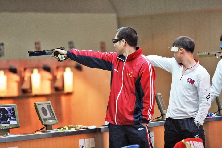 “Anh cả” Hoàng Xuân Vinh cùng tuyển bắn súng đang rất quyết tâm giành “vàng”. Ảnh: THETHAOTPHCM