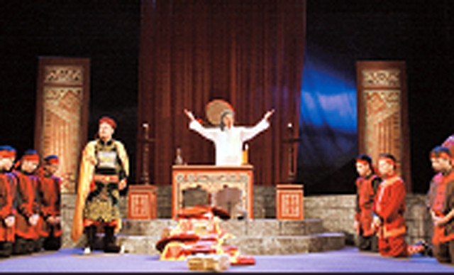 Cảnh trong vở Công lý không gục ngã.