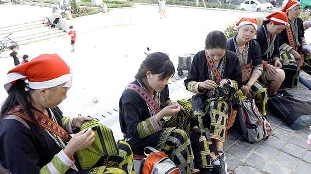 Phụ nữ dân tộc thiểu số cần được tăng cường quyền tiếp cận thông tin.