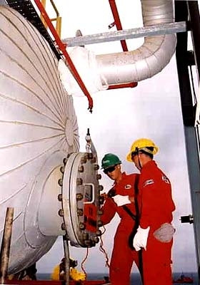 Ứng dụng kỹ thuật hạt nhân vào khai thác dầu khí