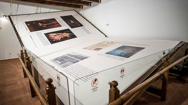 Cuốn sách thủ công lớn nhất thế giới