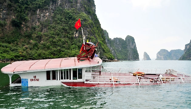 Vị trí tàu Đôn Hiền QN 5762 gặp nạn ở khu vực Hang Rom, gần Hòn Trống Mái.