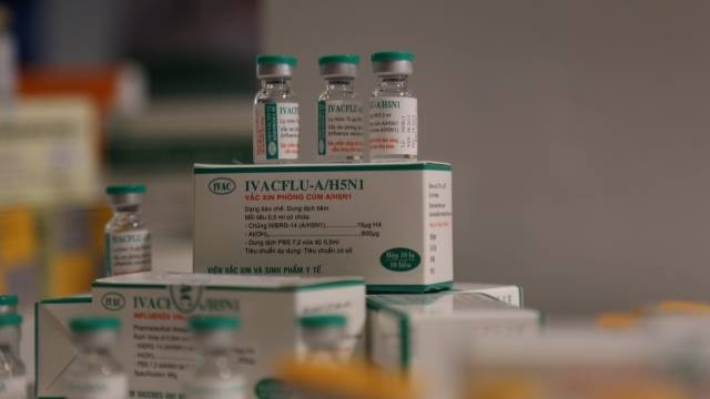 Vaccine cúm A/H5N1 do Việt Nam sản xuất, có giá dự kiến chỉ bằng 1/3 thuốc nhập ngoại.