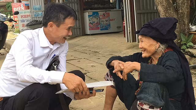 Từ lâu, bà con đã xem “thằng thầy Thành” là một phần không thể thiếu của Nậm Búng.