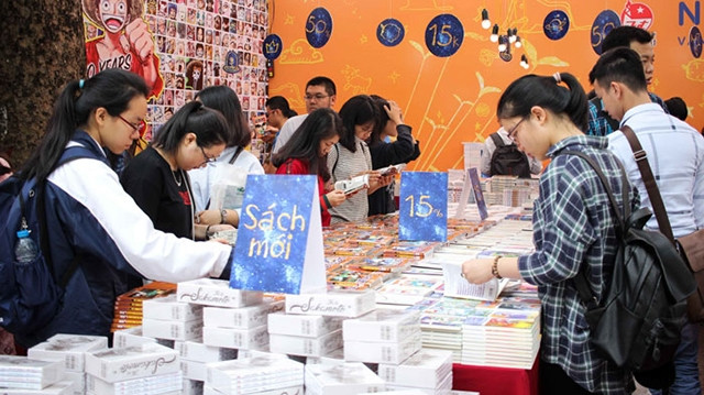 Độc giả chờ đợi những cuốn sách chất lượng từ các nhà văn.