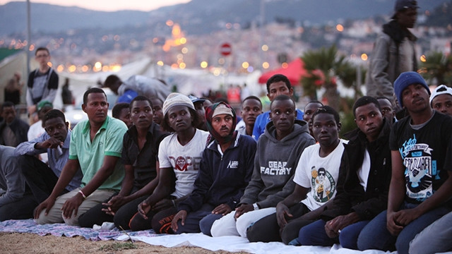 Một nhóm người tị nạn châu Phi tại Italia. Ảnh: GETTY IMAGES