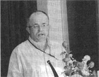 Chúng ta với tư cách là con người cần học để nhận biết rằng sự đầu độc của chất khai quang hóa học đã xảy ra quá lâu rồi