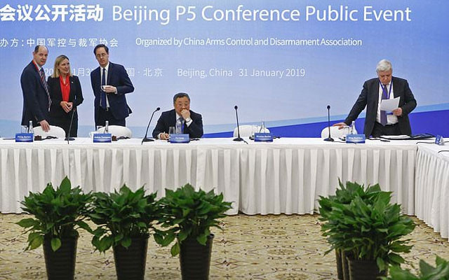 Năm trưởng đoàn P5 tại một phiên thảo luận (Nguồn: AP).