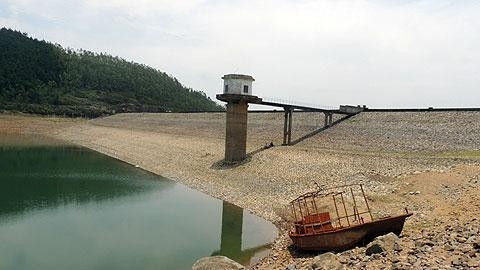 Nỗi lo sợ dưới chân đập hồ Xạ Hương