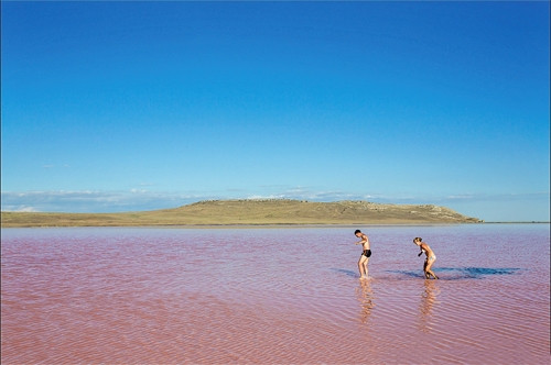 Hồ Hồng giữa Crưm